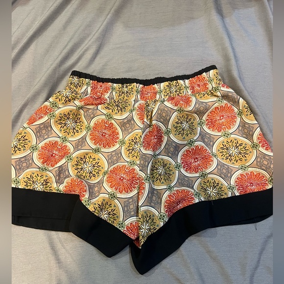 Freeway Patterned Shorts - SEE MEASUREMENTS - Picture 3 of 4